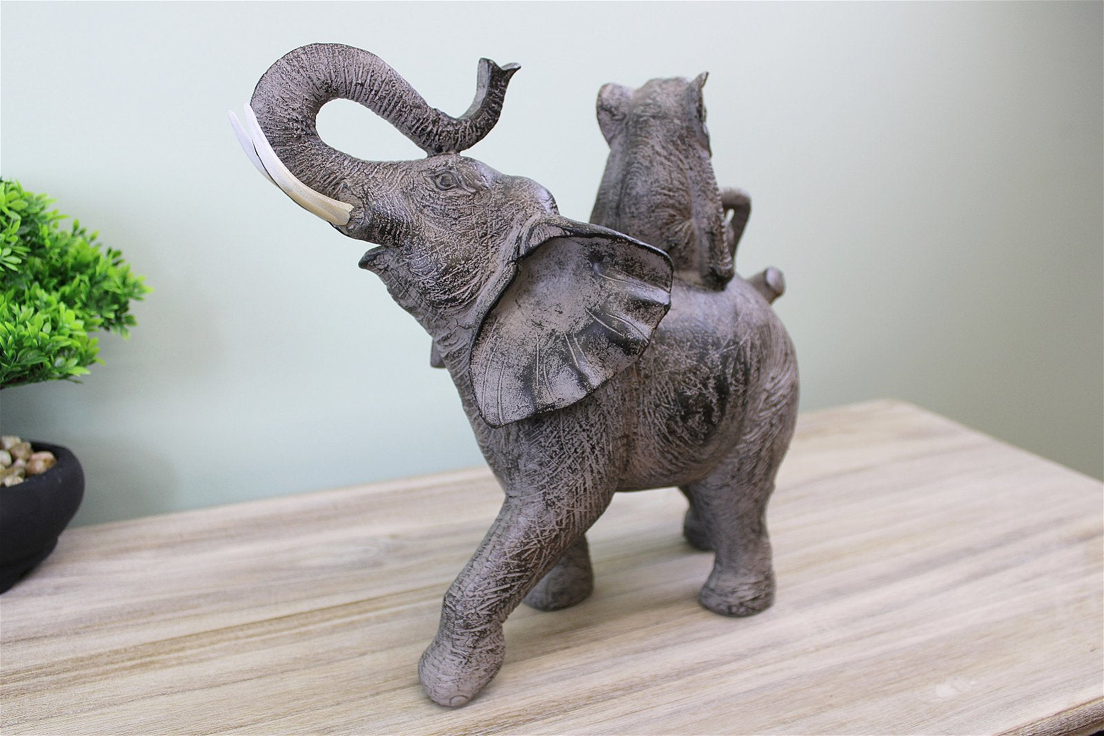 Climbing Elephants Ornament with Natural Effect - Lifelike Home Decoration - Sudd