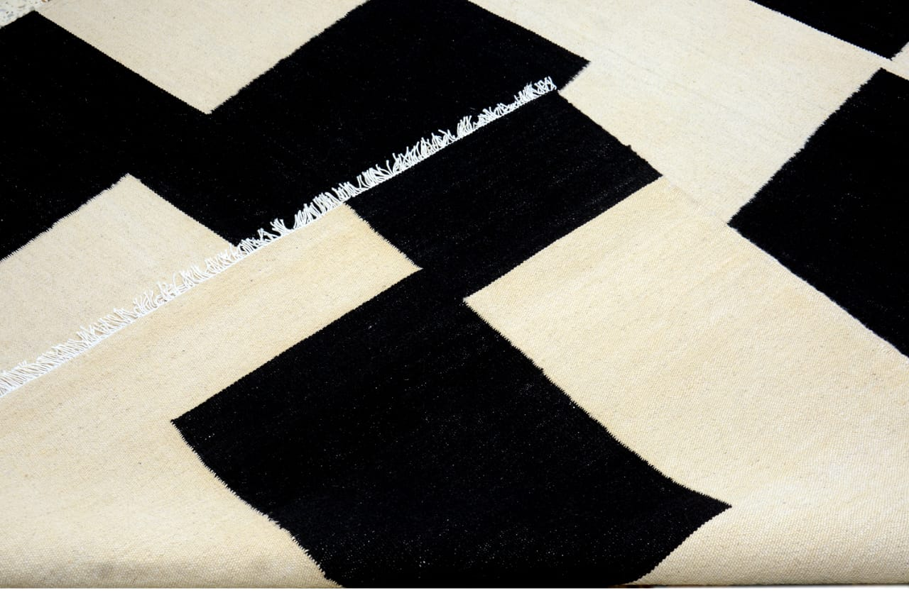 Handmade Black and White Kilim Rug | Woolen Carpet | Fybernots - Sudd