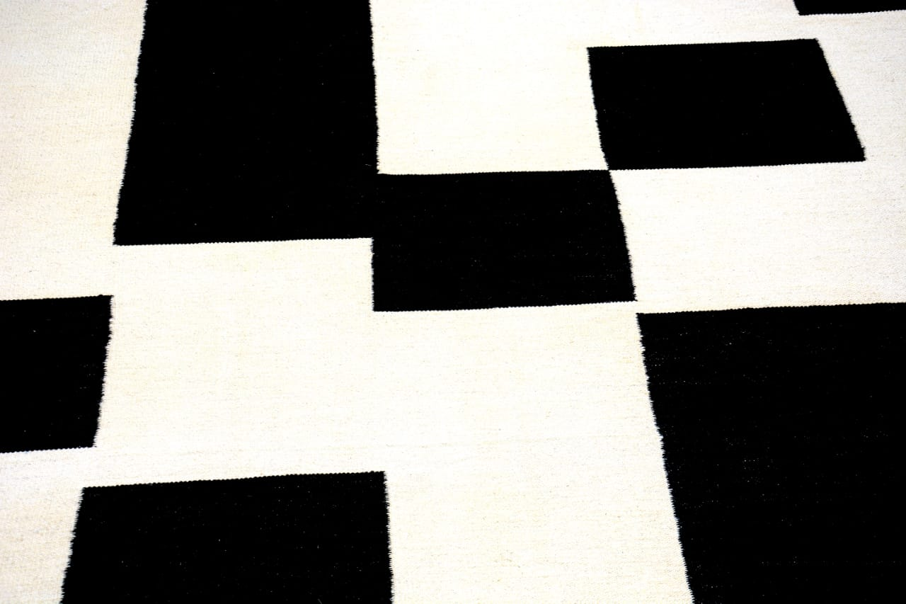 Handmade Black and White Kilim Rug | Woolen Carpet | Fybernots - Sudd