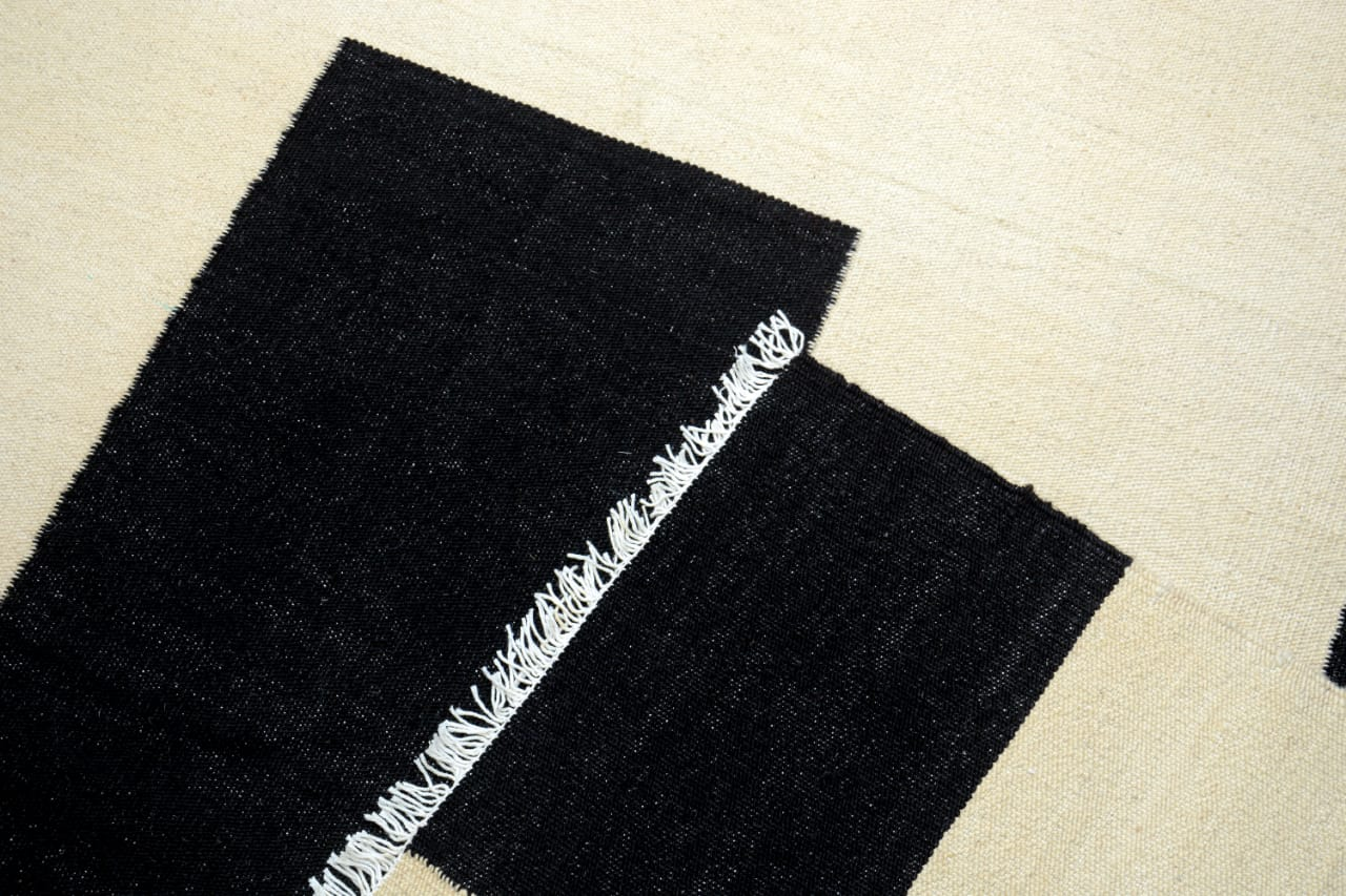 Handmade Black and White Kilim Rug | Woolen Carpet | Fybernots - Sudd