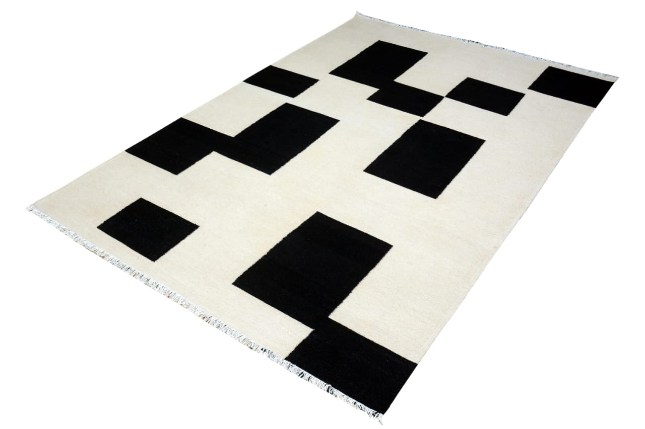 Handmade Black and White Kilim Rug | Woolen Carpet | Fybernots - Sudd