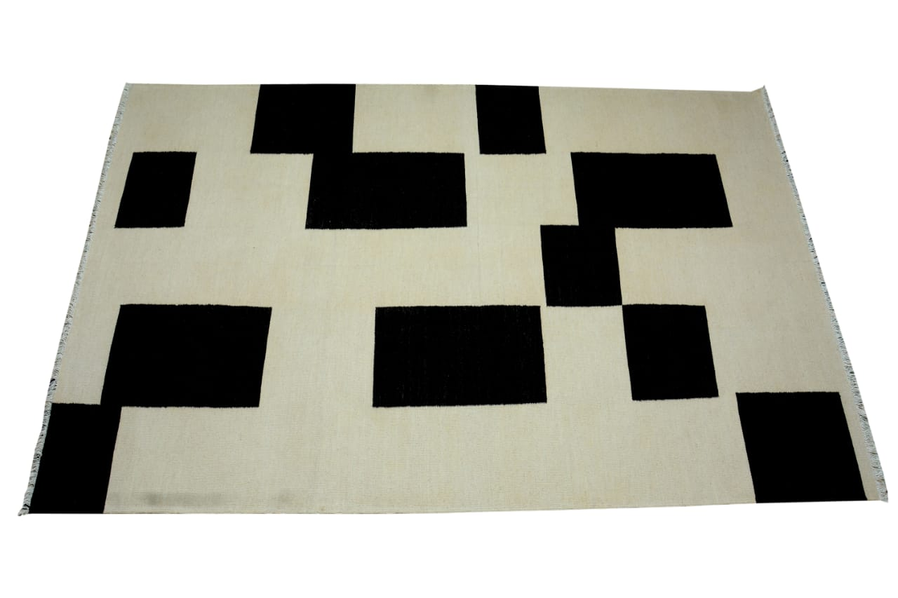 Handmade Black and White Kilim Rug | Woolen Carpet | Fybernots - Sudd