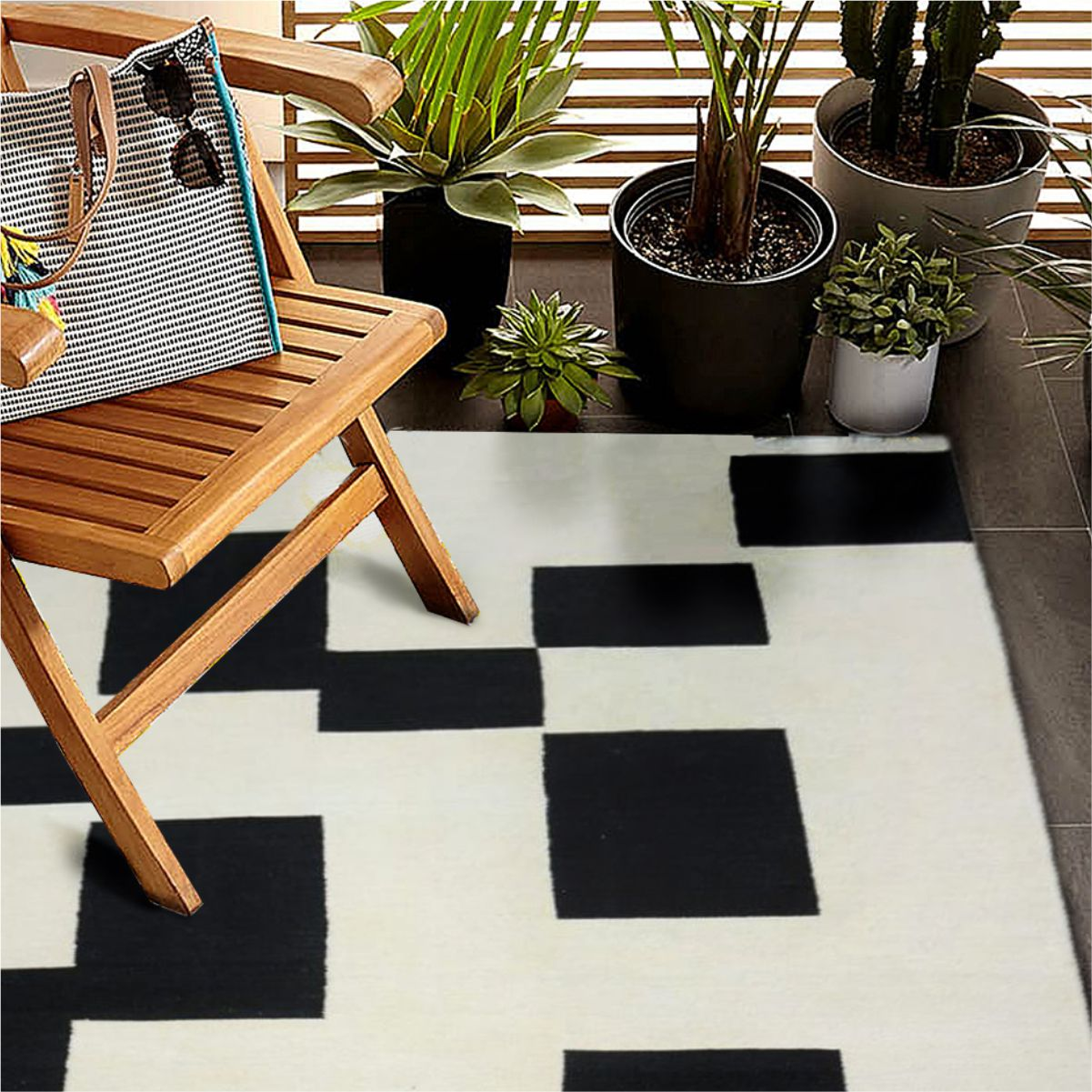 Handmade Black and White Kilim Rug | Woolen Carpet | Fybernots - Sudd