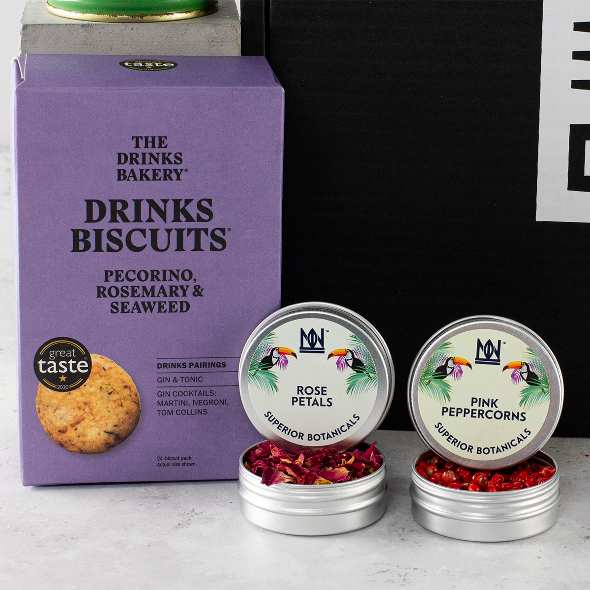 Luxury Gin and Tonic Gift Hamper - Expertly Crafted Gin, Botanicals, Tonic Water, and Snacks - Sudd