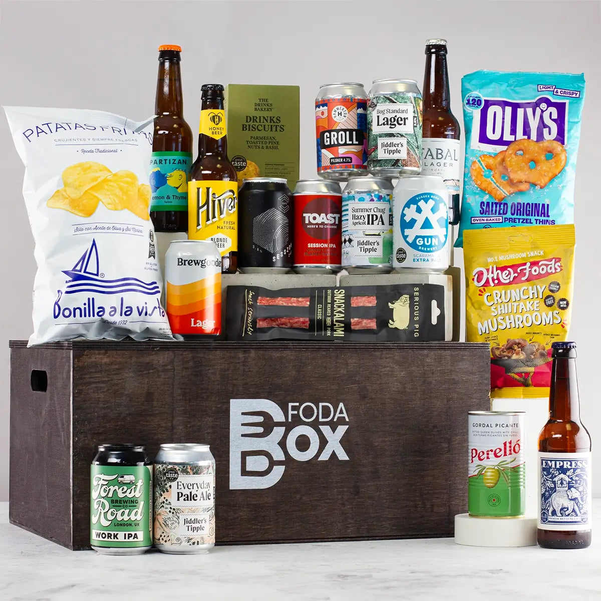 Spoil Dad with our Dad XXL Beer and Snacks Hamper - Perfect Christmas Gift! - Sudd