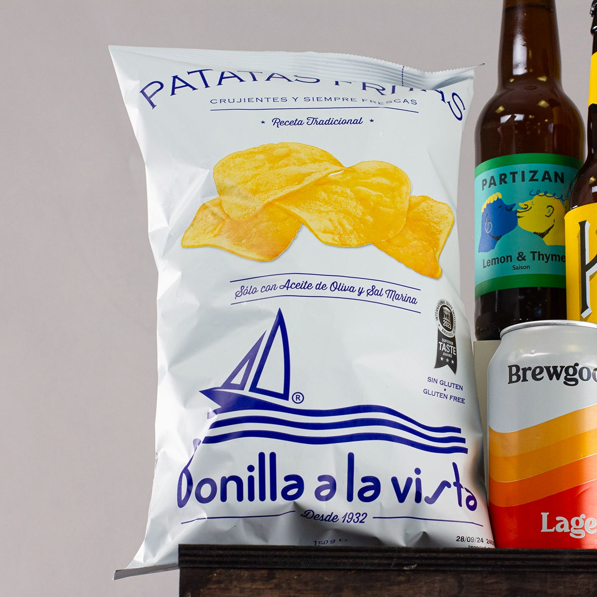 Spoil Dad with our Dad XXL Beer and Snacks Hamper - Perfect Christmas Gift! - Sudd